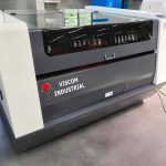 Viscom Industrial CO2CE-1309 – 150W CO₂ Lézeres Vágó- és Gravírozógép, 1300×900 mm